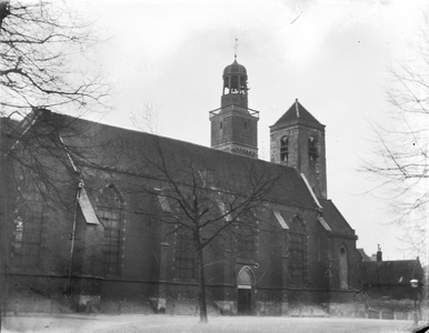 854962 Gezicht op de Nicolaikerk (Nicolaaskerkhof 8) te Utrecht, uit het noordoosten.